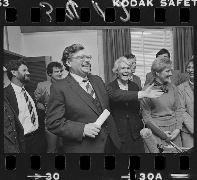 StephenClarkeNZ's tweet photo. 40 years ago today Prime Minister David Lange meeting with @nzlabour's new Members of Parliament on 17 July 1984. From left: Reg Boorman (1935-2016), @NZTrevorIreland, David Lange (1942-2005), Margaret Austin, Richard Northey, @annettecanberra and @jmkeall #Classof1984 https://t.co/mTPUVf5Jcw