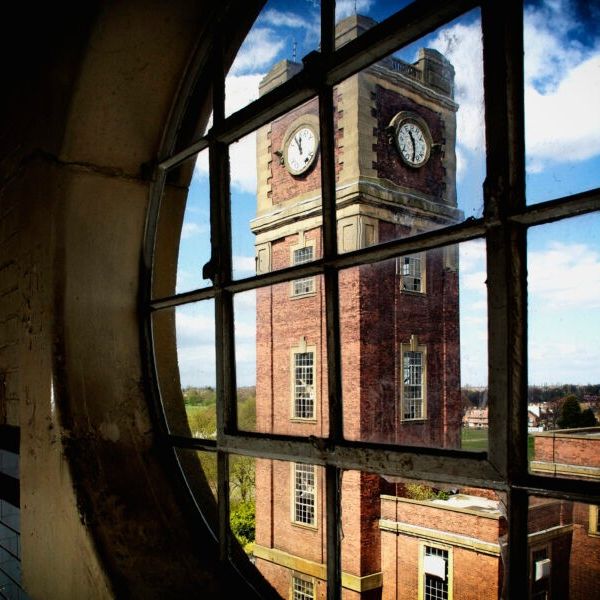 SmithofDerby's tweet image. The #factoryclock restoration at the site where Terry&apos;s Chocolate was made.
⁠
Prior to our restoration work, the clock had remained stationary for 18 years since 2005, when production moved away from the York site.⁠
⁠
#tickingagain #terrysfactory