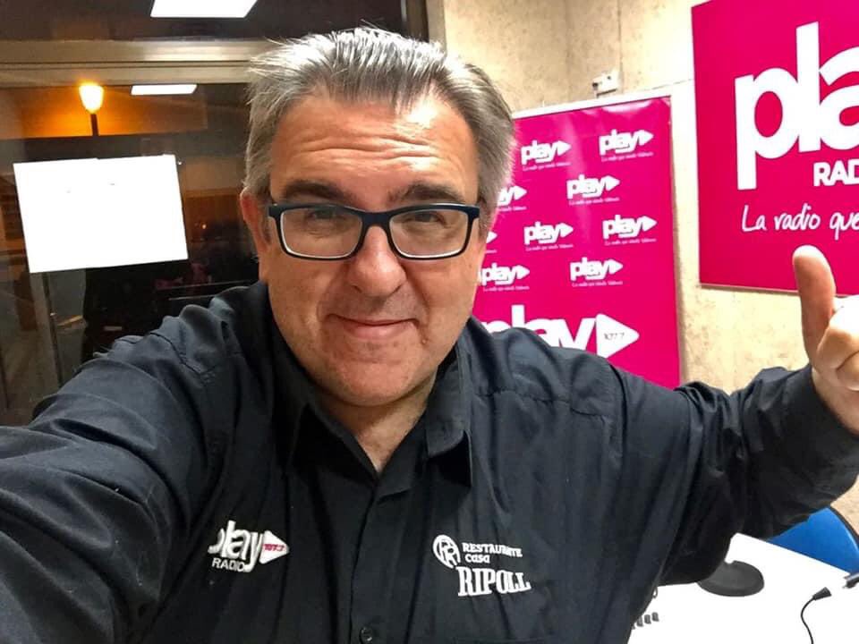 playradiovlc's tweet photo. LO QUE HAGA FALTA| Buenos días malandrines 🙋🏻‍♂️

Hasta las 10h ya podéis hacer vuestro programa 😝😝😝

Tranquilos que @VteAlventosa ya ha levantado la persiana de la radio y está preparado para cuando le dejéis un hueco, poner la publicidad 😂😂😂😂😂😂

#LaRadioQueSienteValencia https://t.co/wYrjmshDWN