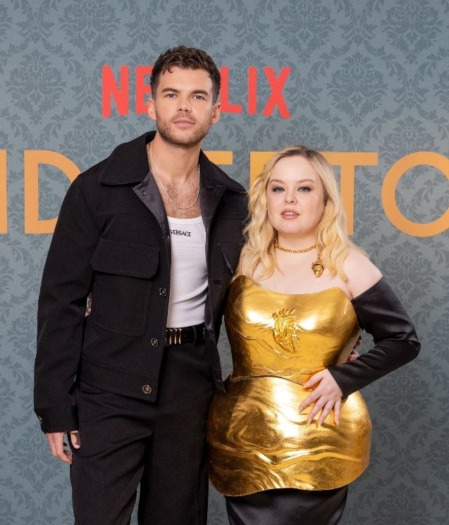 Marchee87's tweet photo. @colinbridgey It's from when she was wearing the gold overly formed dress. And he was wearing the white Versace shirt and a black overshirt. https://t.co/4d5OXfh9G2