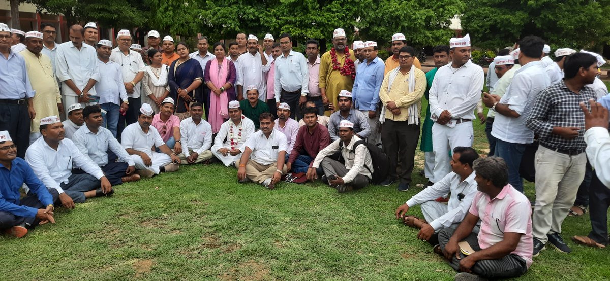 badguy4u's tweet image. #UPPSS_Dinesh ChandraSharma_boycott

#boycott_DineshChandraSharma

#अब_तुम्हारी_नहीं_चलेगी

#जो_हमारा_नहीं_हम_उसके_नहीं