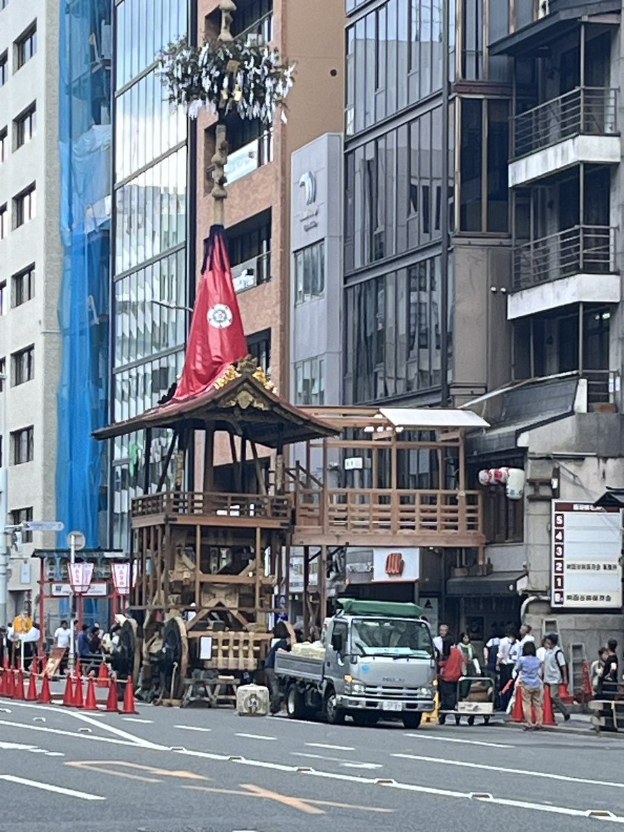 巡行終わったら即座に解体されるね
はやい