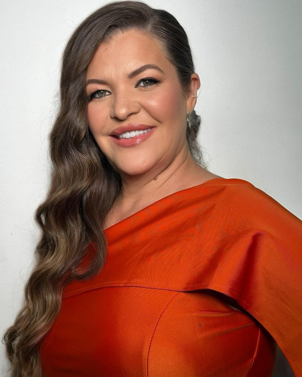 centralgeni's tweet photo. Ela tá prontíssima para festa da final 
Ta tão linda 🧡☕ https://t.co/qlpykyf0MP