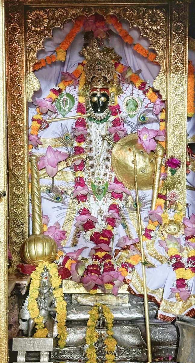 suresh_singhvi's tweet image. आज देवशयनी एकादशी पर
प्रभु श्री चारभुजा नाथ जी के मनमोहक दर्शन 
चारभुजा (गढ़बोर ) राजस्थान