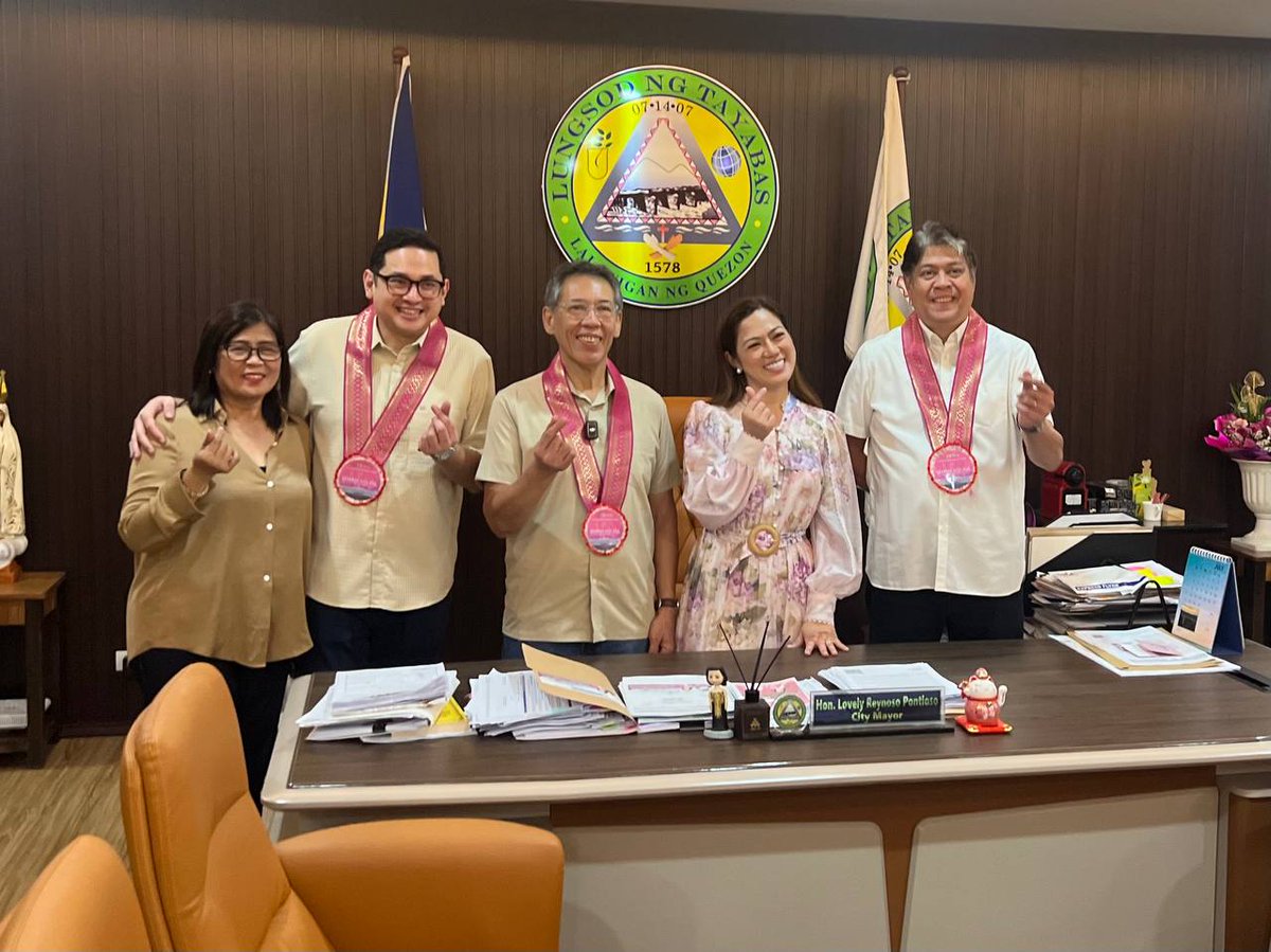 KANPph's tweet photo. LOVELY DAY SA TAYABAS WITH BAM, CHEL, &amp; KIKO! 💖🫰

Bumisita sina Sen. Bam Aquino, Atty. Chel Diokno, at Sen. Kiko Pangilinan sa Tayabas City upang makiisa sa cityhood anniversary ng lungsod! 

#PilipinasParaSaLahat https://t.co/riGhRrMcYw
