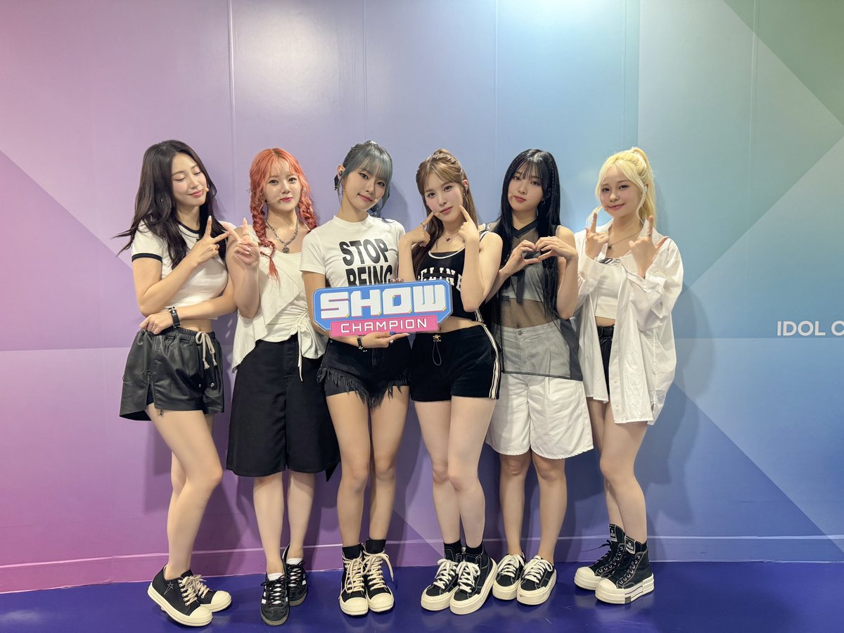 showchampion1's tweet photo. ┏〓〓┓┏〓〓┓┏〓〓┓┏〓〓┓┏〓〓┓ 
┃♡위┃┃♡클┃┃♡리┃┃♡계┃┃♡명┃ 
┗〓〓┛┗〓〓┛┗〓〓┛┗〓〓┛┗〓〓┛ 
▷*━━━━━6가지 충고━━━━━━*◁ 
§↗사랑하세요.......................#Weeekly 를↙§ 
§↗친절하세요....................누구에게나↙§ 
§↗용감하세요....................어떤일에나↙§   
§↗밝게 웃으세요..............#LIGHTS_ON 처럼↙§ 
§↗그리고 .........................잊지마세요↙§ 
§↗#위클리 를 사랑하는 #쇼챔피언 을(^ㅡ^)v..↙§