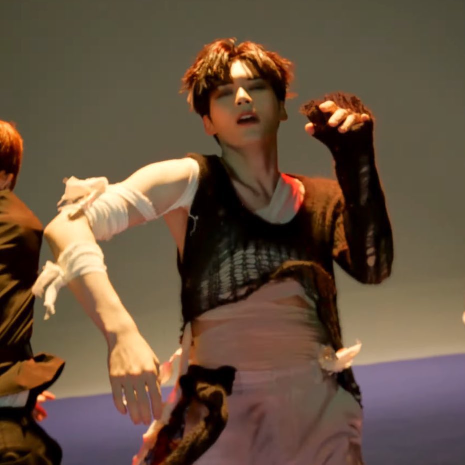 pinkforbin's tweet image. angel                                            fallen angel