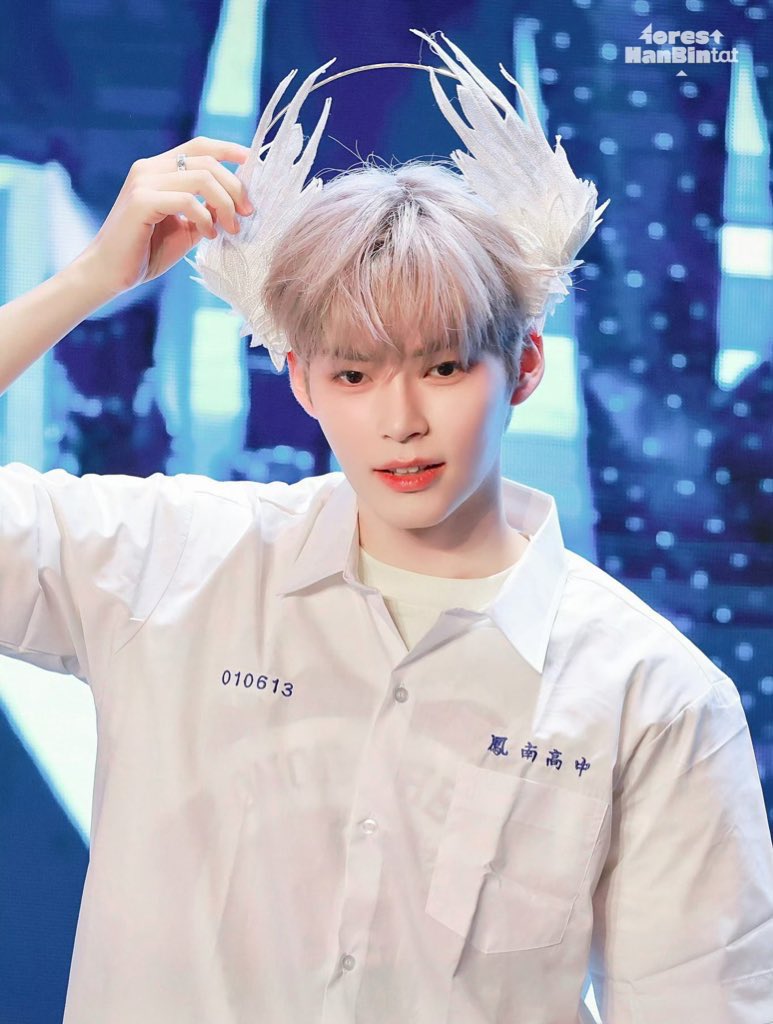 pinkforbin's tweet image. angel                                            fallen angel