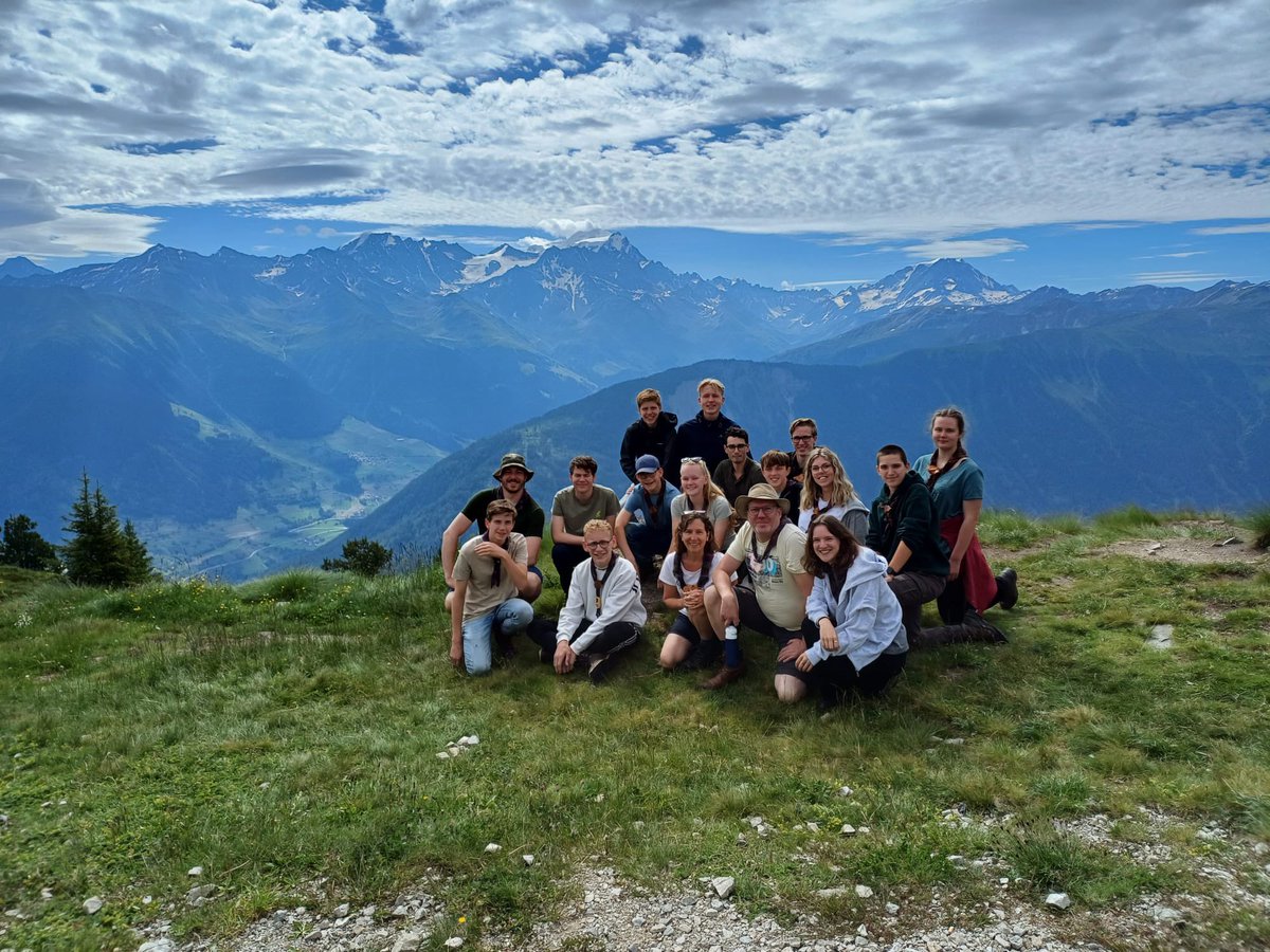 sw3lbp's tweet photo. De explorers van de #EA757 genieten in Zwitserland van de mooiste uitzichten! ⛰️ #explorers #scouting #sw3lbp #apeldoorn #zwitserland #zomerkamp #zoka https://t.co/eJvxXwF1iJ