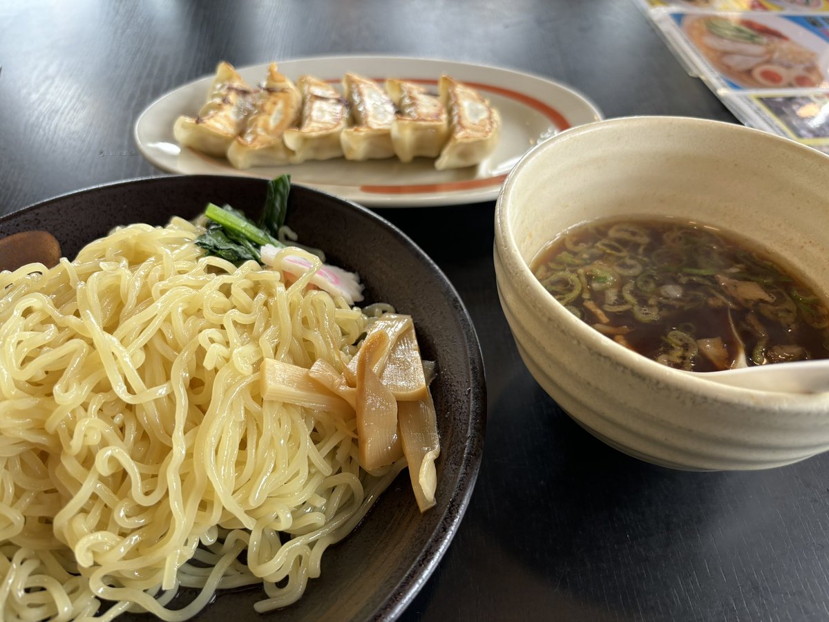 幸楽苑。 この手のはプラ箸で食いにくい。 言えば割り箸くれます。