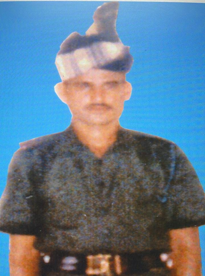 e_sopore's tweet photo. #TheBravestOfTheBrave Martyrdom of our Braveheart, Lance Naik Jitendra Singh, SM 22 #RashtriyaRifles (PUNJAB) laid down his life, thus making The supreme sacrifice in OP TARZU #OnThisDay 17 Jul 2002.  #KiloForce #IndianArmy@adgp
@ChinarcorpsIA
@RadioChinar https://t.co/vWNMPCSSYM