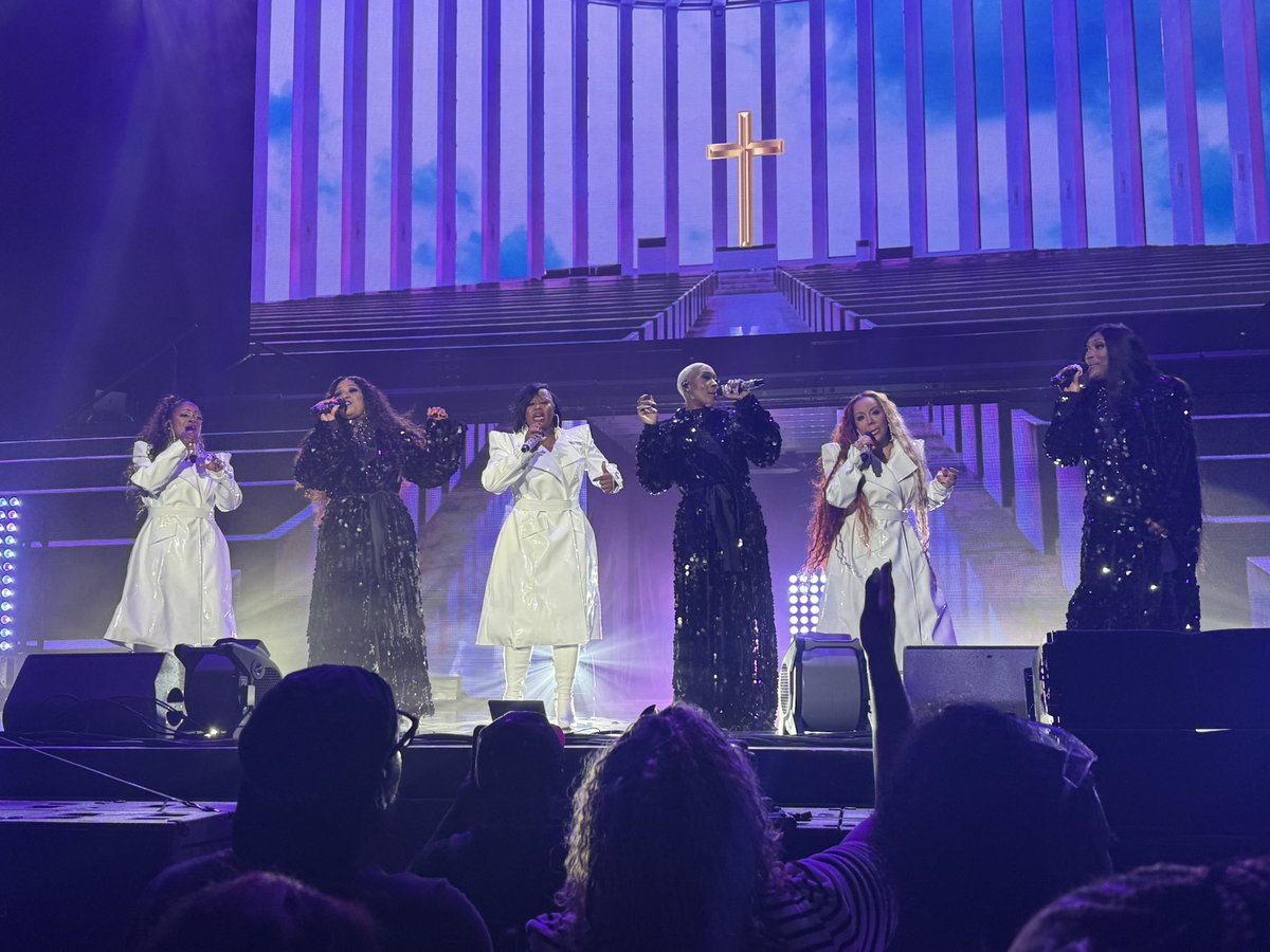 datsblake's tweet photo. Man XSCAPE &amp; SWV put on a show! IF YOU MISSED IT, YOU MISSED A AMZING SHOW! 
@Kandi @TinyMajorMama https://t.co/FnNym3zdFG