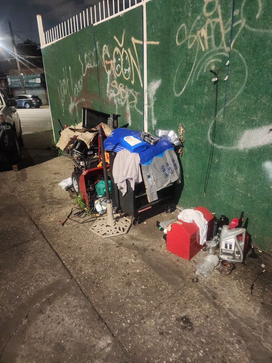NittyRegulator's tweet photo. @NYCSanitation This location is becoming a nuisance with the garbage and abandoned cars. 382 Remsen ave between Lenox rd and E 57TH st Brooklyn https://t.co/Is7T5ubJrK