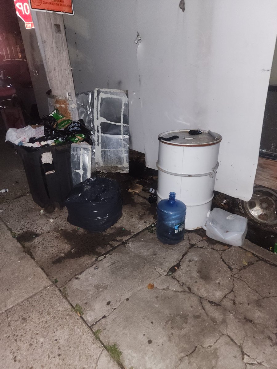 NittyRegulator's tweet photo. @NYCSanitation This location is becoming a nuisance with the garbage and abandoned cars. 382 Remsen ave between Lenox rd and E 57TH st Brooklyn https://t.co/Is7T5ubJrK
