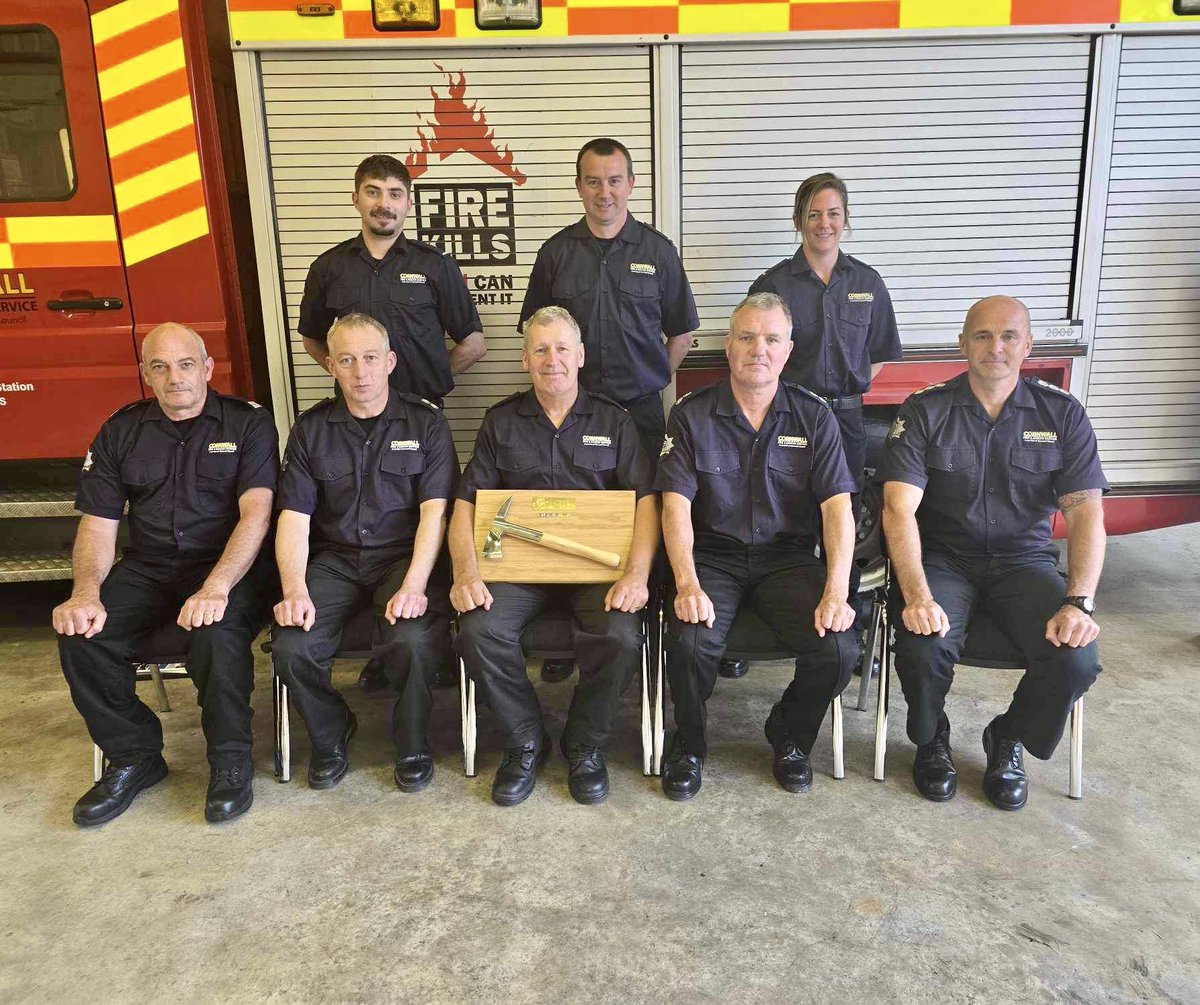 Emotional Monday night for FF C.Hawke and the 6.2 crew as Chalky Senior has his last drill night before retiring on 31st July after a very commendable 20 years service. It was an honour for SM Parsons to award Chris with his ‘Axe’. 🚒