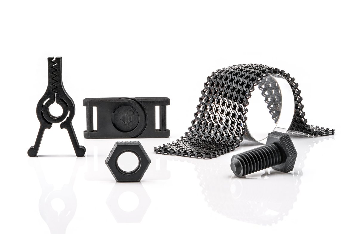 Directly fabricate high impact resistance parts for snap-fits, fittings and cases with Evolution HI.
Our photopolymer material stands out with high elongation at break, making it suitable for applications that require resilience against repeated stresses.