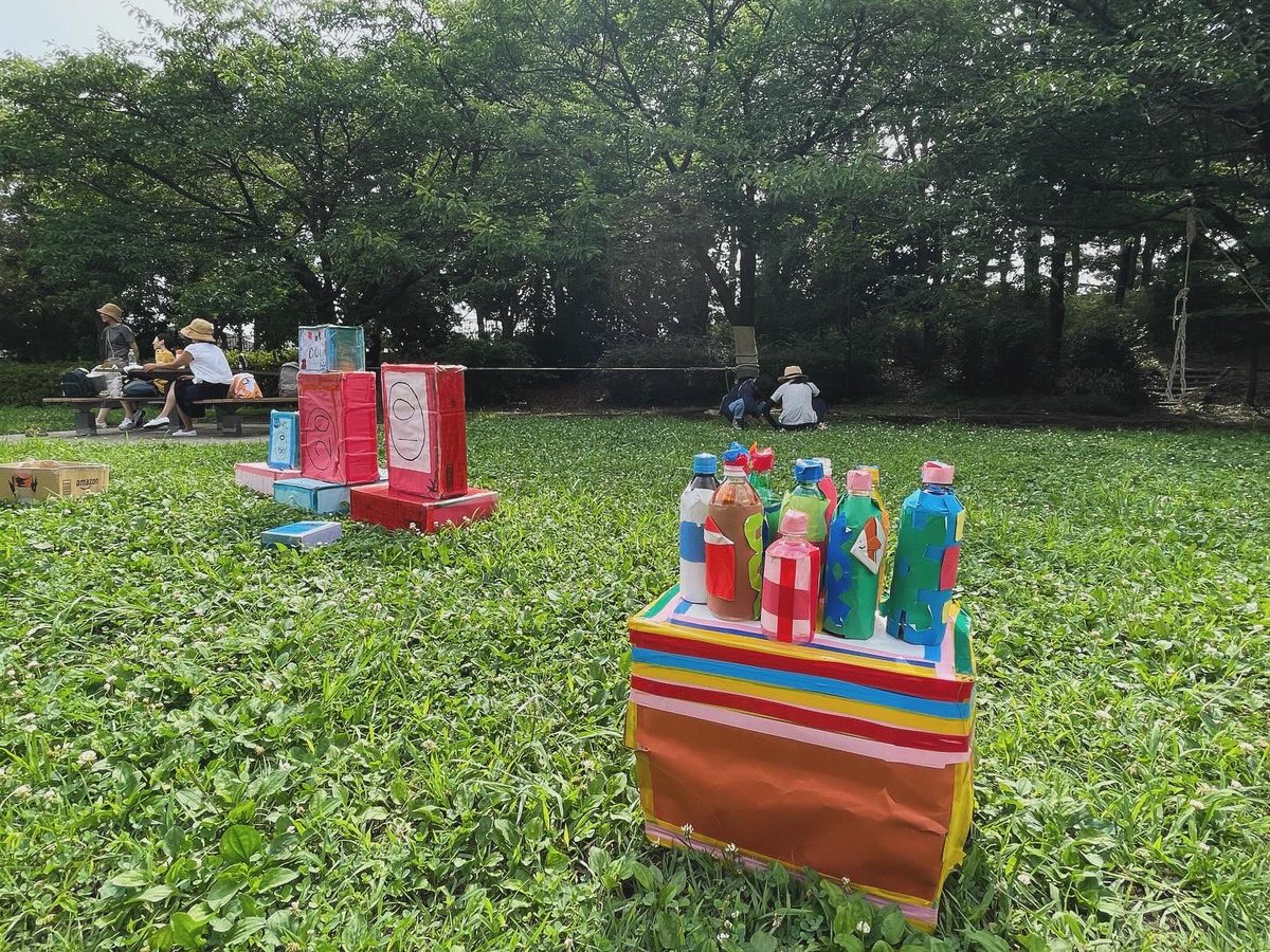 machimado_'s tweet photo. 洋光台駅前公園でプレイパーク開催中〜！
水遊び楽しいですよ〜
ロケットからの水が涼しげです。大人気アクティブ交番もきてますよ✨ https://t.co/IOwhhz3hAx