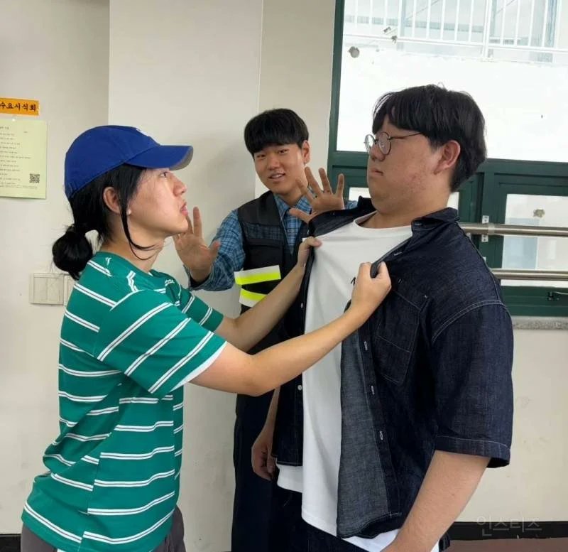 gaeuggyeo's tweet photo. 2024 의정부고 졸업사진 떴다 https://t.co/Mhj8D5EGFt