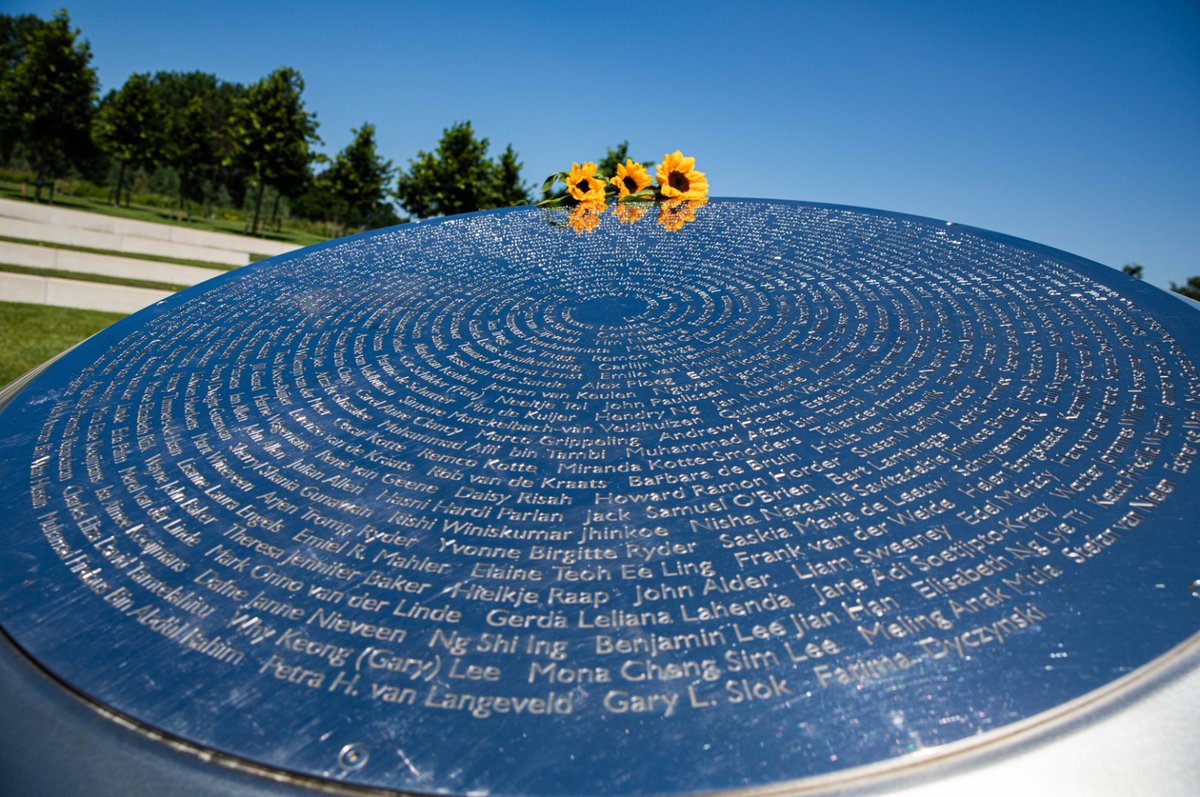 The events of 17 July 2014 have left deep scars. 298 innocent people, amongst whom 196 Dutch nationals, lost their lives when flight MH17 was downed. Today, 10 years later, I join the loved ones of the victims in remembrance. The years pass, but the enormous loss remains. 1/2
