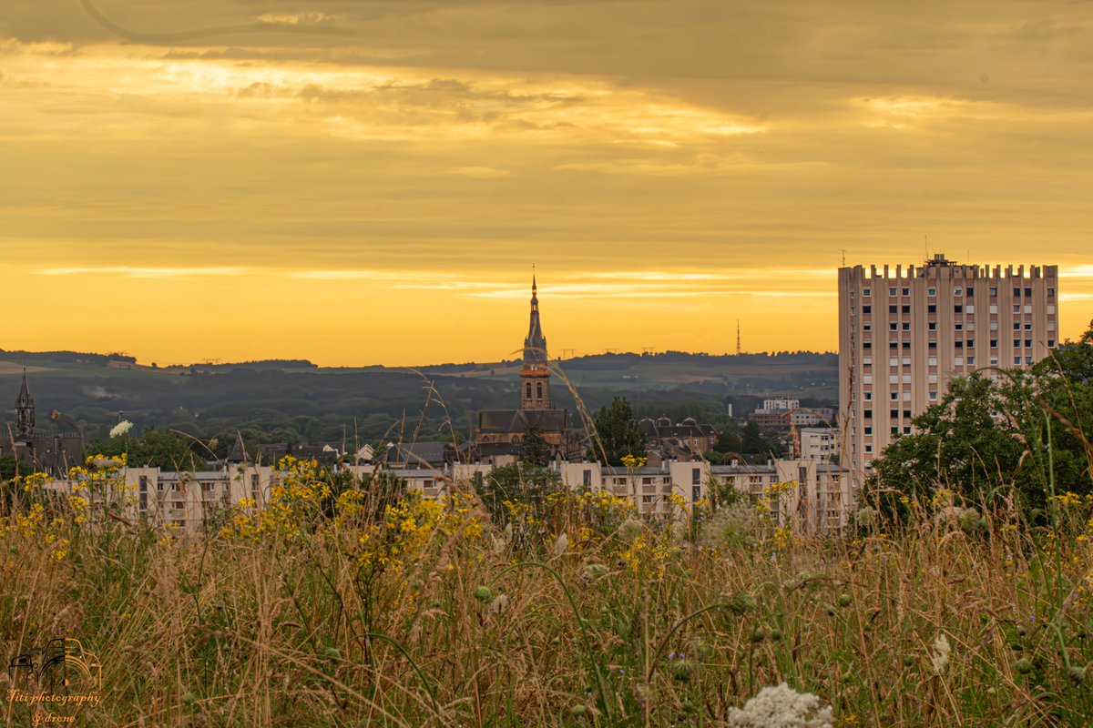ClickArden's tweet photo. Ciel d'or sur Mézières... https://t.co/Gx8WpTiqru