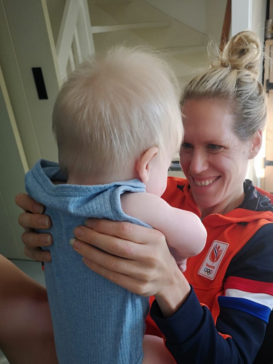 ellenvdijk's tweet photo. Never give up! 

This is my mantra for over 6 weeks now after the crash. I took it day by day, although it wasn't easy. But I'm very happy to announce that I won the first battle and made it to Paris! 

Faas already likes my new clothes🍊

#Paris2024 https://t.co/qFArscQOSo