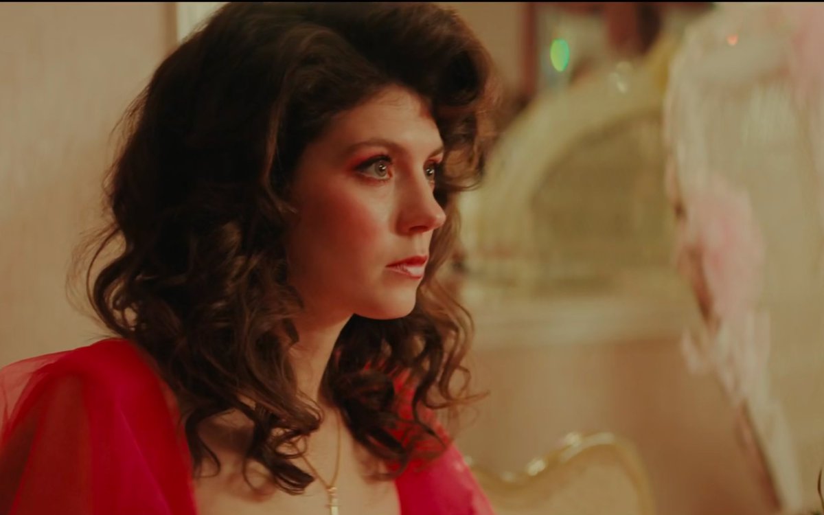 she looks just like a dream 🩷