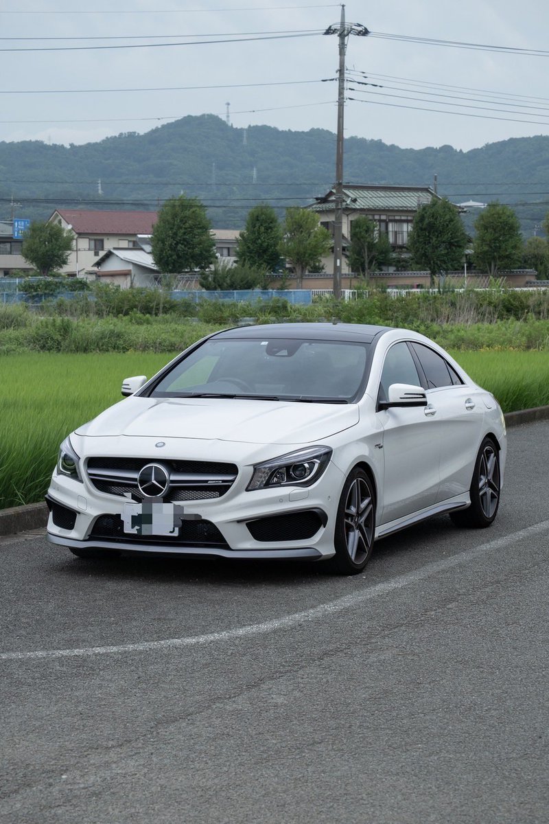 SCHNELL_Design's tweet photo. こんにちは！！！
この度、ベンツCLA45を納車させて
頂きました👍

A45と同じエンジンながら
形は当然として細かい部分に違いがあります。
特にボンネットは好みが分かれるでしょう☺️

外装良し、内装良し、パワー良し
お客様の初めてのベンツデビューに
最高の1台です🫶

今後ともよろしくお願いします👍