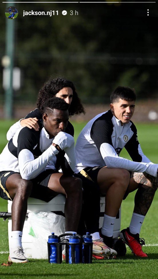 “Enzo”

Porque en medio de la polémica, el delantero senegalés Nicolas Jackson salió a bancar a Enzo Fernández, su compañero en el Chelsea.