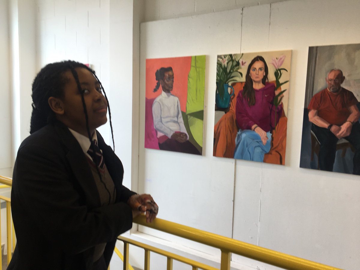 artcurriculum's tweet photo. @chelseaacademy Yr10 GCSE Art students flourishing by exploring the @HeatherleyArt summer exhibition! https://t.co/sh515D1uvo