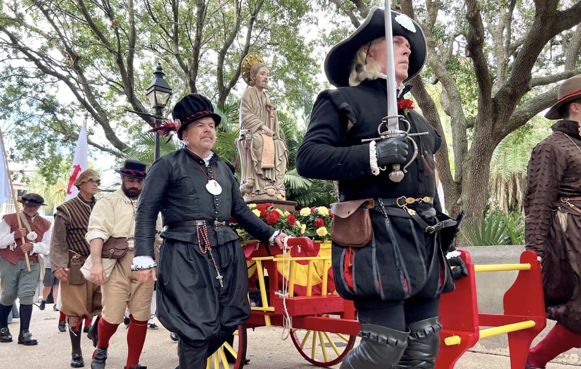 FloridaEspanola's tweet photo. Celebramos en unos días el Día de Santiago / Feast of St. James, en la ciudad de San Agustín (Florida). Buen día para recordarlo hoy, que se cumplen 203 años de la anexión de nuestro territorio a los Estados Unidos. 

Commemorating the Camino de las Americas! https://t.co/8uimVyZipj