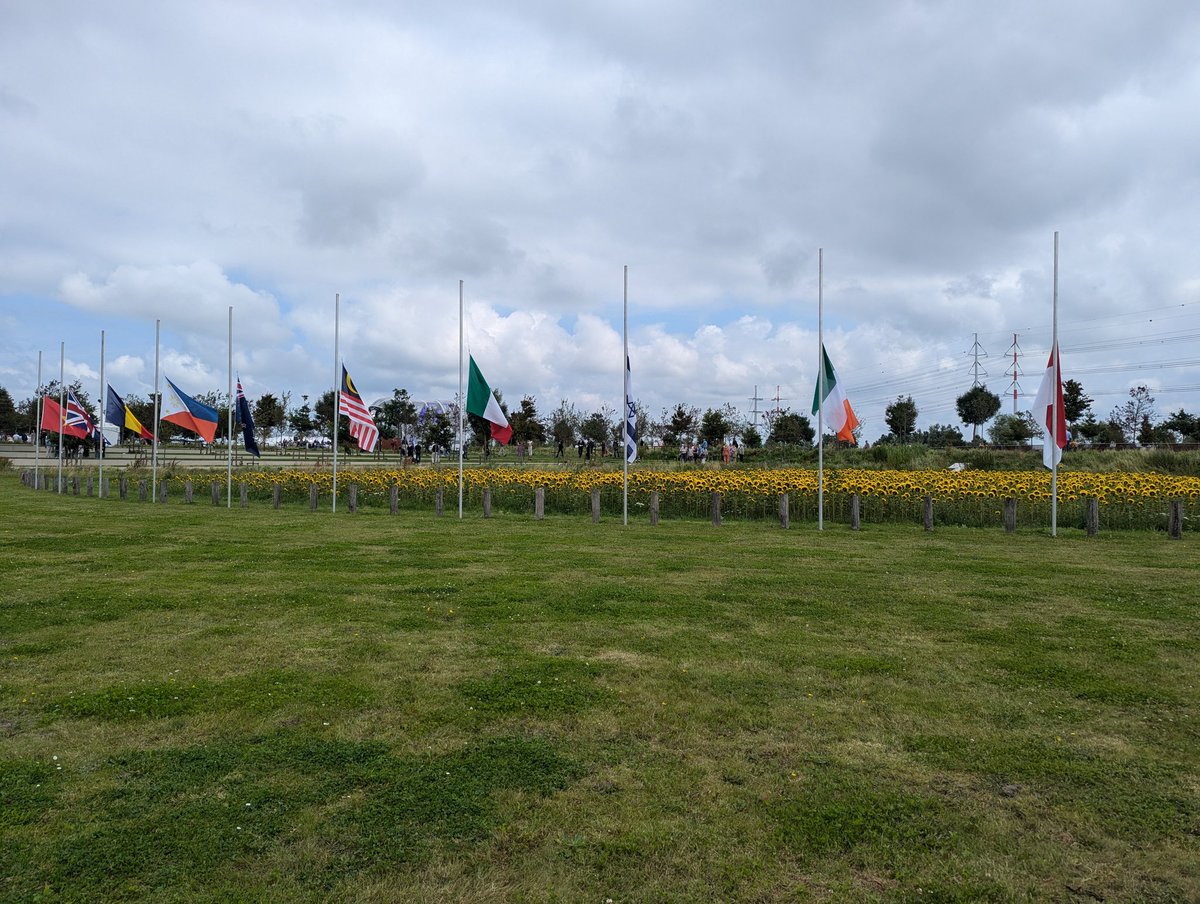 Vandaag is het tien jaar geleden dat vlucht MH17 werd neergeschoten boven Oost-Oekraine. Bij het Nationaal Monument in Vijfhuizen worden de 298 slachtoffers herdacht
