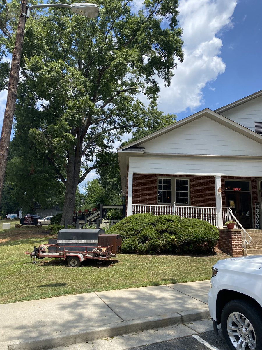 THE BBQ REVIEW tweet media