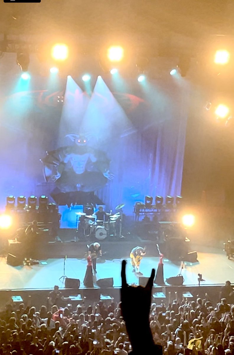 Saturday July 13th Sydney <a href="/tenaciousd/">Tenacious D</a> concert was truly a fun special night to be a part of. This was shot I took at the end of Tribute  when they took a bow. So sad it all fell apart Sunday. It was almost as good as <a href="/benleemusic/">Ben Lee</a> at Dangar Island. Almost.