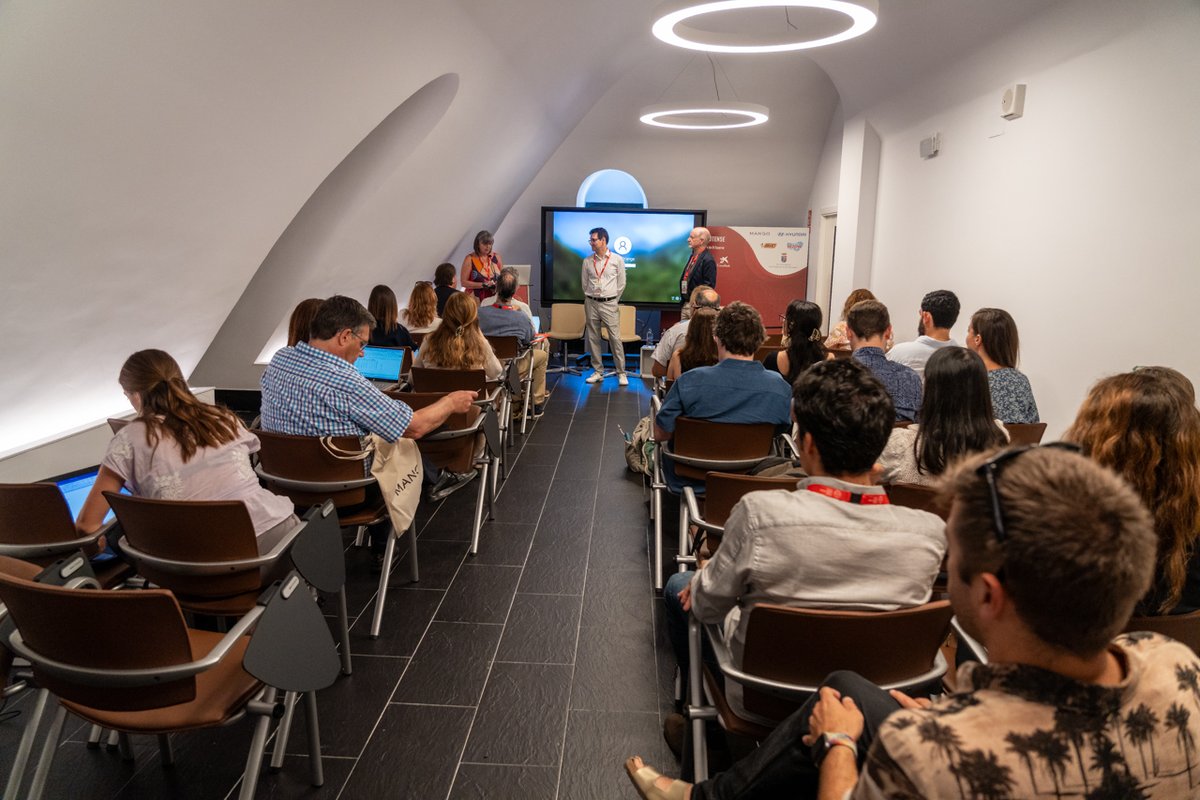 CursosVeranoUCM's tweet photo. ¡Madrid apuesta por el futuro! 🇪🇸 

#SpainNeurotech nace con una inversión de 200 millones de euros hasta 2037 para convertirse en referente global en #neurotecnología.

Objetivo: desarrollo de tecnología basada en el cerebro humano.

📰 https://t.co/CyjgAlsIBC

#CursosVeranoUCM https://t.co/2dHCXVn8fO