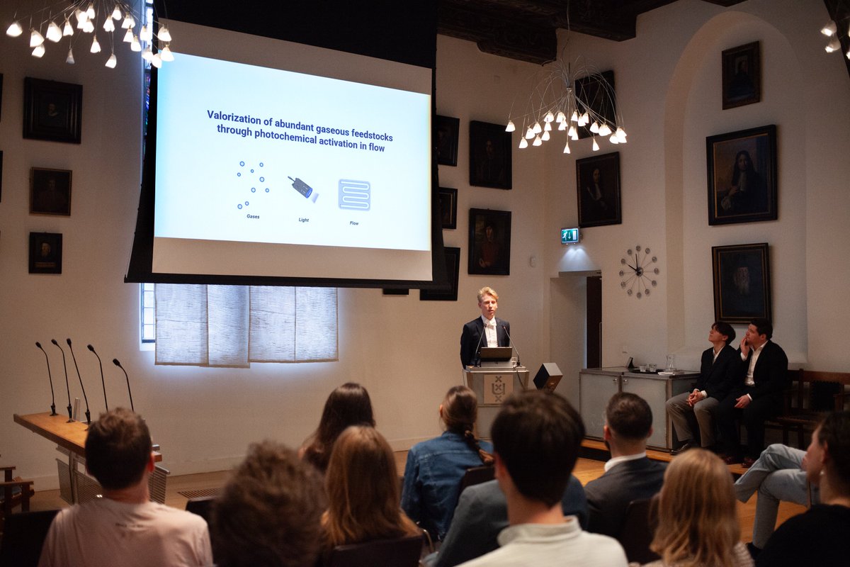 NoelGroupUvA's tweet photo. Congratulations to Dr. @FabianRaymenan1 for defending with flair his PhD thesis on taming gases in flow!
May you go with the flow in your new endeavors 👊 #FlowChemistry #HydrogenAtomTransfer #photocatalysis https://t.co/PWts6HRs7L