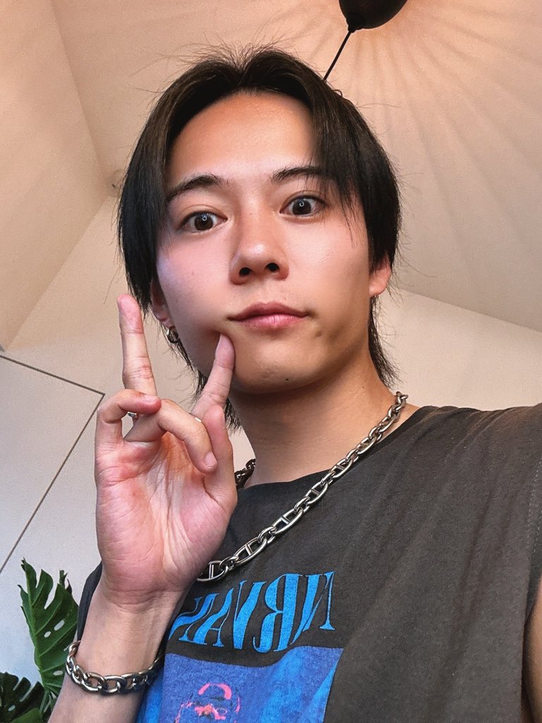 sgmttky_sw's tweet photo. そういえば半年ぶりの黒髪ね。 https://t.co/C83y4vzgs7