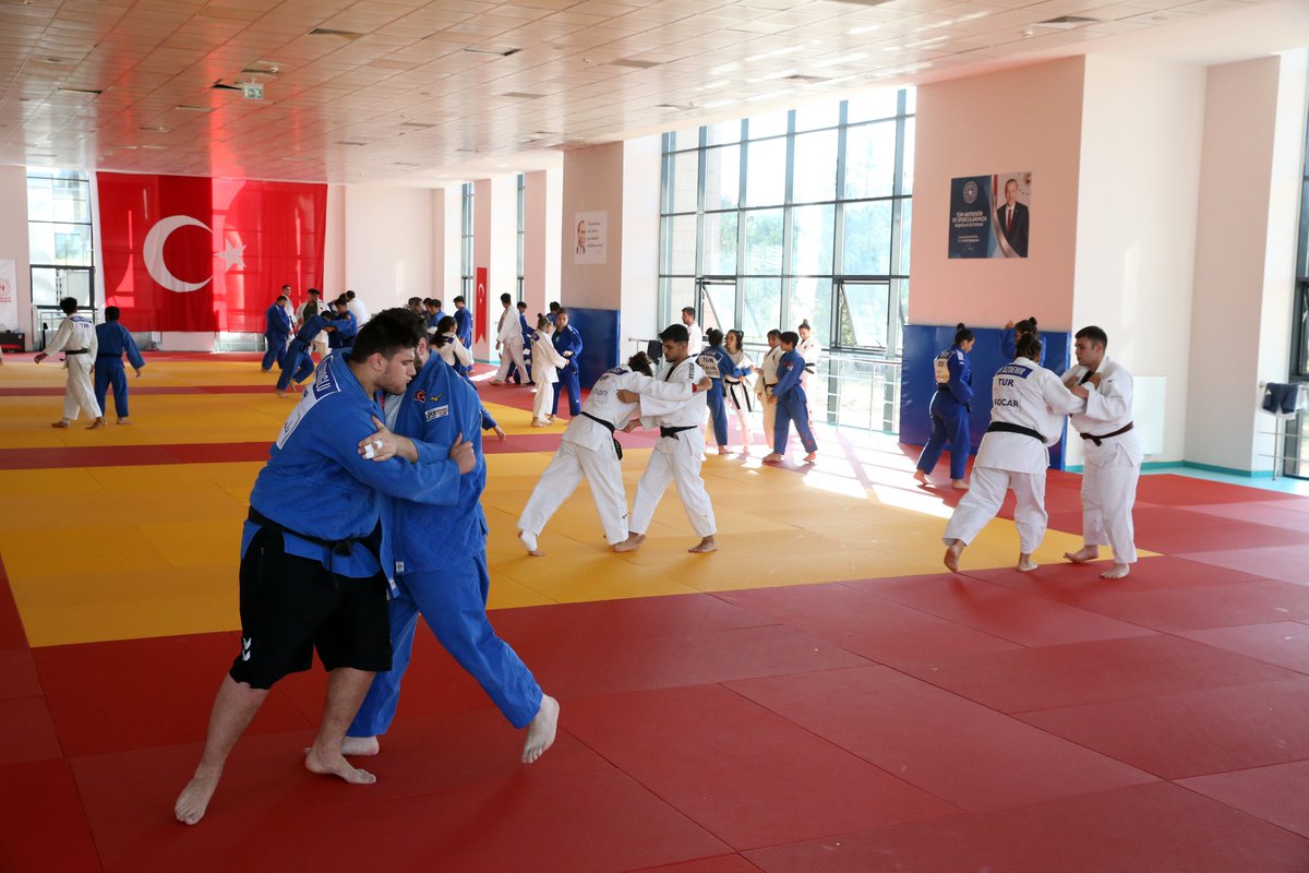 trtsporyildiz's tweet photo. 🥋 Judo Milli Takımımız, Paris 2024'e Kastamonu Olimpiyat Hazırlık ve Kamp Eğitim Merkezi'nde hazırlanıyor.

#OlimpiyatOyunlarıTRTde https://t.co/FPcEfC3dro
