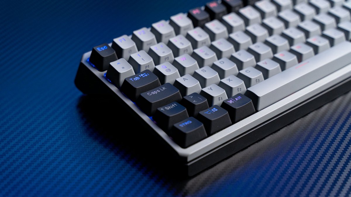 Was für Schalter sitzen auf eurem Keyboard? 😍
Die MK770 von <a href="/CoolerMasterGER/">Cooler Master D/A/CH</a> kommt ab Werk mit Kailh Box V2 Red daher, ist aber Hot-Swap-fähig und kann daher auch andere Switches aufnehmen. 👏