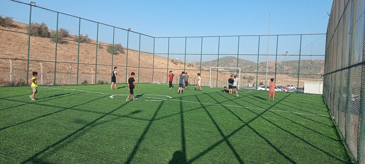 SemihGkdgn's tweet photo. Nurdağı Gençlik ve Spor İlçe Müdürlüğü olarak Yaz Spor Okullarımız devam ediyor.
@FatmaSahin @BBozgeyik_27 @hruhimor @demirlevent1 @ibrahimh_polat @barisayaz 
Futbol ⚽ 
Basketbol 🏀 
Voleybol 🏐 
Yüzme 🏊
Badminton 🏸 
Atletizm 🏃 
Masa Tenisi 🏓
Okçuluk 🏹 
Taekwondo 🥋 https://t.co/Ik9sVPfHI6