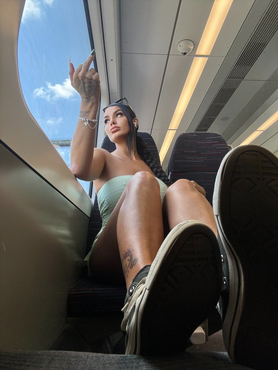 goddesshennyd's tweet photo. What subs mind am I melting today? 

Findom https://t.co/3KKja2aDWN