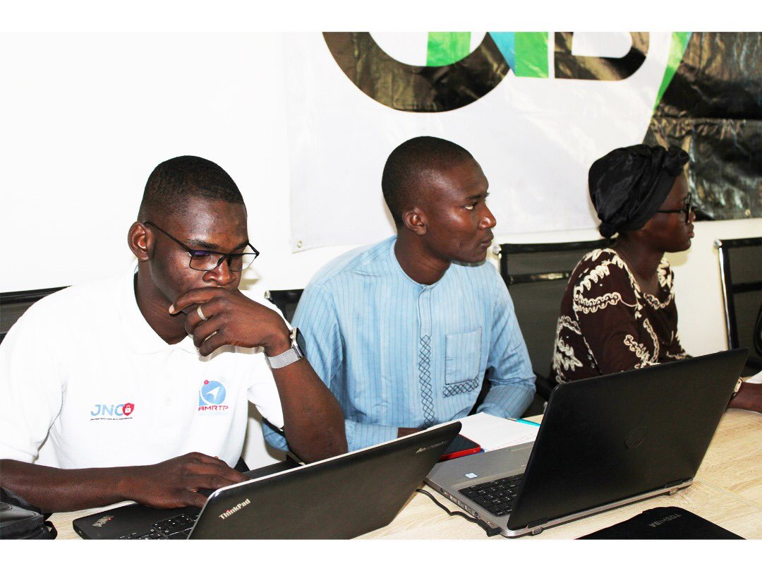 ISOC MALI, le chapitre malien d'Internet Society (@isocml) on Twitter photo Jour2 de MaliSIG 5,
<a href="/YSakaly/">You Sak</a> d'ISERV Technologie a expliqué aux participants le fonctionnement des chatbots et l'éthique en IA. Débat intense entre participants : IA menace-t-elle l'emploi ou crée-t-elle des opportunités ?
Ça se passe dans <a href="/mali_sig/">MALISIG, École Malienne sur la Gouv de l’Internet</a> 5 Jour2 de MaliSIG 5,
<a href="/YSakaly/">You Sak</a> d'ISERV Technologie a expliqué aux participants le fonctionnement des chatbots et l'éthique en IA. Débat intense entre participants : IA menace-t-elle l'emploi ou crée-t-elle des opportunités ?
Ça se passe dans <a href="/mali_sig/">MALISIG, École Malienne sur la Gouv de l’Internet</a> 5
