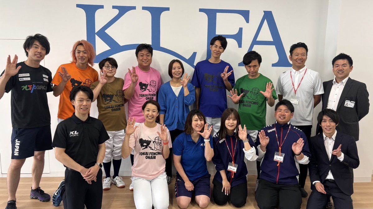 FebruaryTommy's tweet photo. 東海オンエアの皆様とフェンシング対決🤺🔥

全員めちゃくちゃ良い方で、本気でフェンシングを楽しんでくれてよかった😭

協力いただいた佐藤希望（さとうのぞみ）選手、KLFA（KLフェンシングアカデミー）の皆様もありがとうございました！！

ちょっとだけど収録の裏側の動画を公開！

少しでもフェンシングに興味を持っていただけると嬉しいです✨

▽東海オンエア▽
【フェンシング】プロの剣を短くしちゃえば素人でも流石に勝てちゃうでしょ！！！！
 https://t.co/W1gddHpXkt