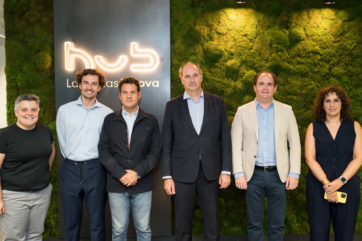 El #HubLasRozasInnova recibió ayer a <a href="/MLopezValverde/">Miguel López-Valverde</a> e Ignacio Azorín.

✅<a href="/jdelauz/">José de la Uz</a> compartió nuestra estrategia y papel dinamizador del ecosistema tecnológico de #LasRozas.

Conocieron a algunas #empresas del hub, en la 2ª ciudad por número de #startups de la <a href="/ComunidadMadrid/">Comunidad de Madrid</a> 🚀
