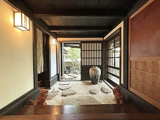 「ひえー!代々木上原に建つ、江戸末期の民家を移築再生した戸建て......!!しか」|戸田江美 / デザイナー大家のイラスト