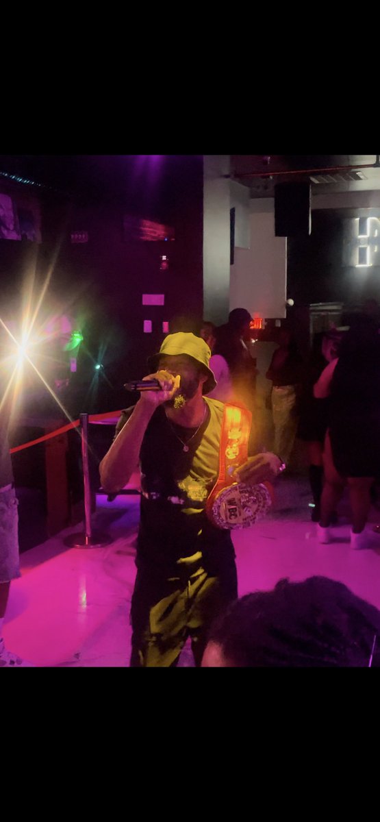 MakeniAlatari's tweet photo. We Outside Tour Pt 4(7/6 DC Edition) lituation recap performance😤💥💥(Makeni Alatari)💥💥😤live @weoutsidetour #dc #md #va #dmv #tour #indiemusic #independentartist #indie #club #show #photography #concert #music #livemusic #concertseries #concertseason #concertshots #summer https://t.co/gNtmuOpDoR