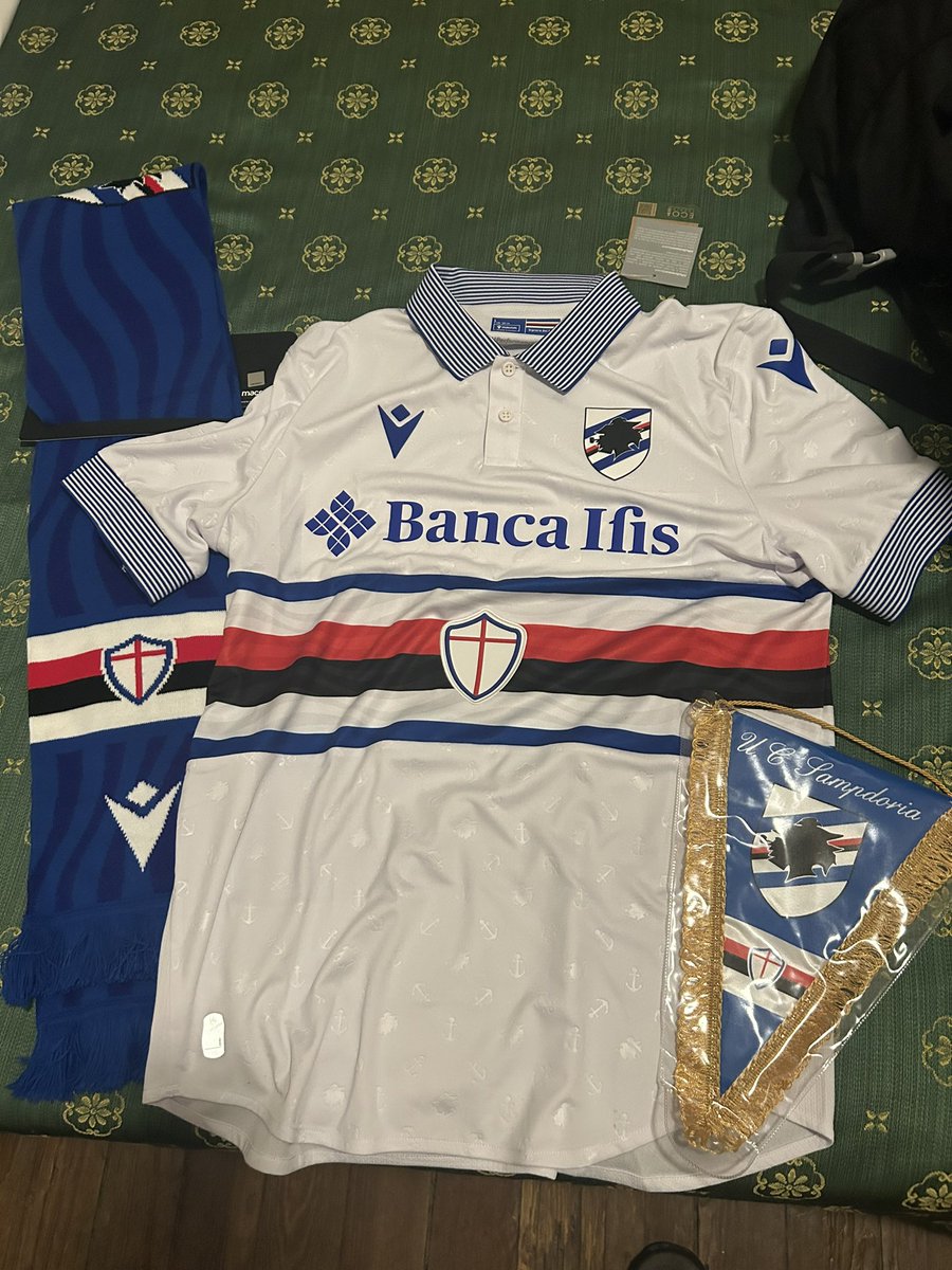 After wanting to visit Genoa for about 32 years, I finally did it yesterday. Had to visit SampCity too and pick up a few things! <a href="/sampdoria/">U.C. Sampdoria</a> <a href="/sampdoria_en/">Sampdoria English</a> <a href="/SampdoriaPoint1/">Sampdoria Point</a>