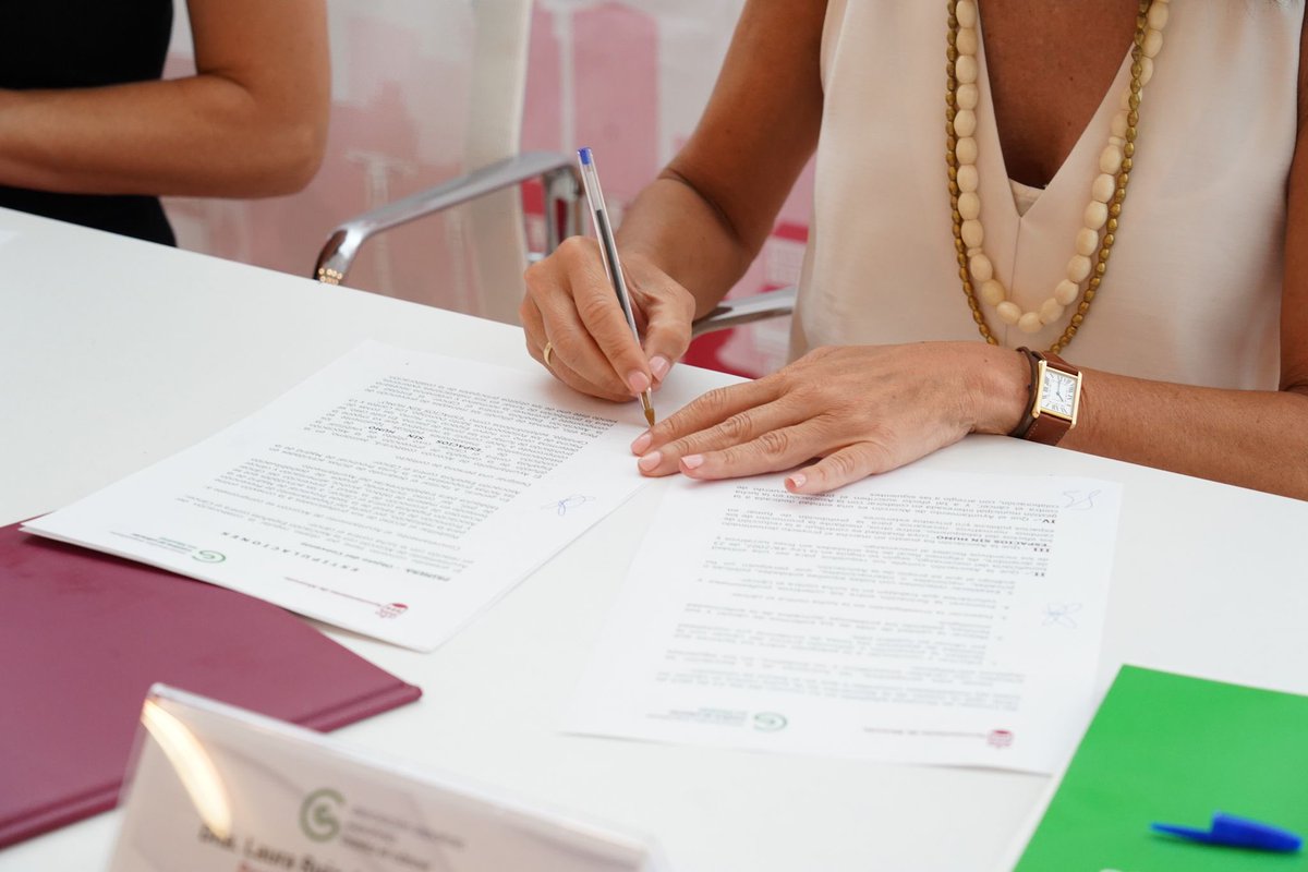 EduOlanoE's tweet photo. Gran día en Alcorcón. @AytoAlcorcon a través de @AlcorconSalud ha suscrito un convenio con @ContraCancerEs para potenciar la prevención y la promoción de la Salud. Empezaremos por establecer #EspaciosSinHumo en las piscinas municipales y un plan de prevención del Cáncer de Piel. https://t.co/dbmqHQOVUY