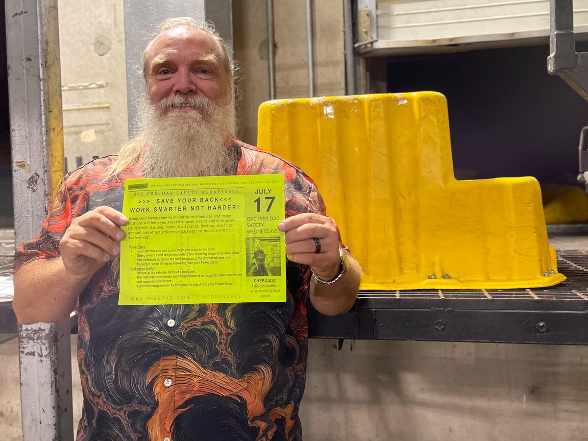 okc_preload's tweet photo. Goood #SafetyWednesday #OKC #Preload James has #PCM over avoiding #EndRangeMotions 🤔 Remember to always get as close as possible to work in your #PowerZone use tools 
✓#PUSHcarts 
✓#ShepHooks 
✓#LoadStands 
✓#VHE 
#UPS Review the reset for the fans! #KeepCool https://t.co/MTKk0eKu1l