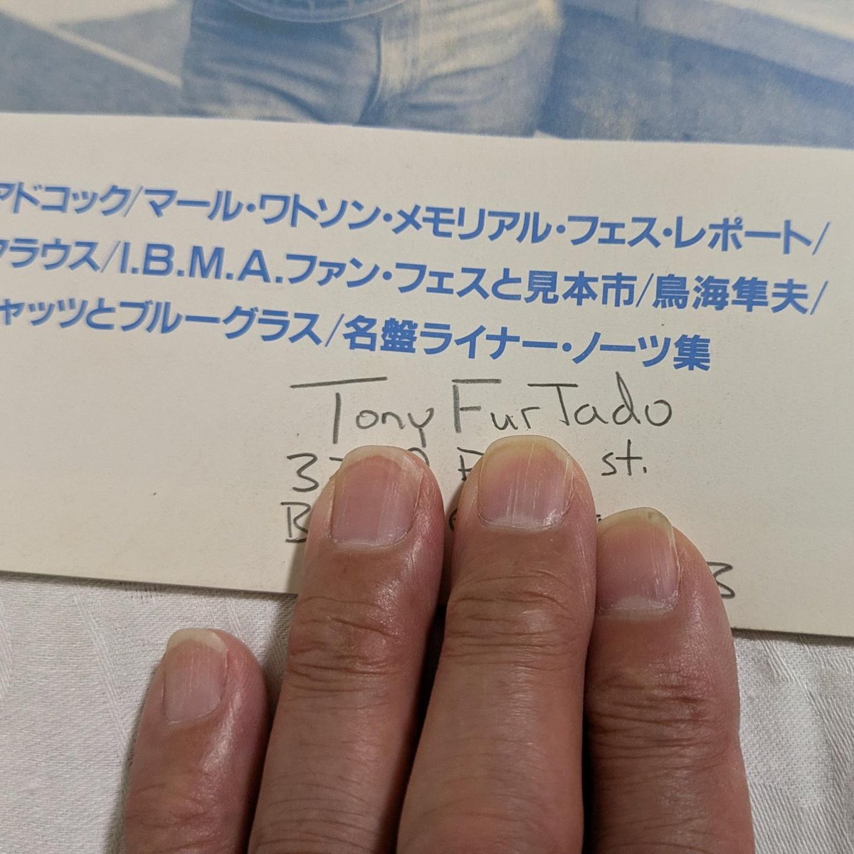 matatakuyah's tweet photo. 古いムーンシャイナーを読み返しています。
アメリカ在住時に紙面にサインしてもらってたなんてすっかり忘れてました。アリソン・クラウスとトニー・ファータド、1990年の若かりし頃。

#ムーンシャイナー #アリソンクラウス #トニーファータド　#moonshiner #alisonkrauss #tonyfurtado https://t.co/Dw9pCBXaib