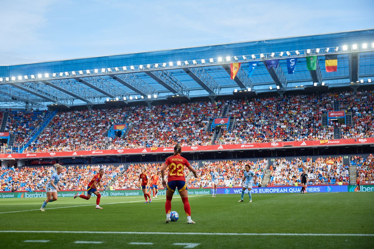 SEFutbolFem's tweet photo. ✒ ℛℯ𝒸𝓊ℯ𝓇𝒹ℴ𝓈 𝒹ℯ 𝓊𝓃𝒶 𝓉𝒶𝓇𝒹ℯ 𝒹ℯ 𝓋ℯ𝓇𝒶𝓃ℴ ℯ𝓃 ℛ𝒾𝒶𝓏ℴ𝓇

#JugarLucharYGanar I #WEURO2025 https://t.co/BRuRCXsejx